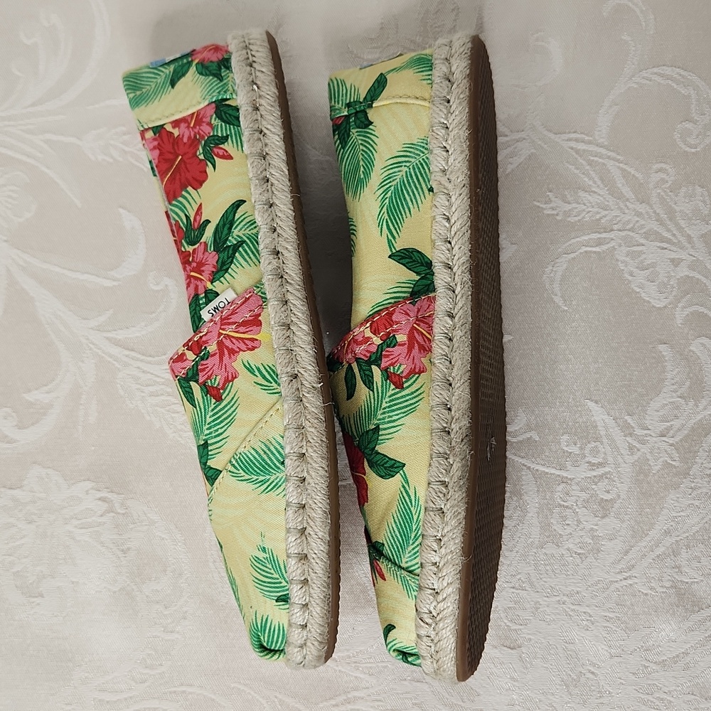 Tom's hawaiian hibiscus pale yellow floral print espadrille alpragata rope 7.5 - Picture 8 of 10